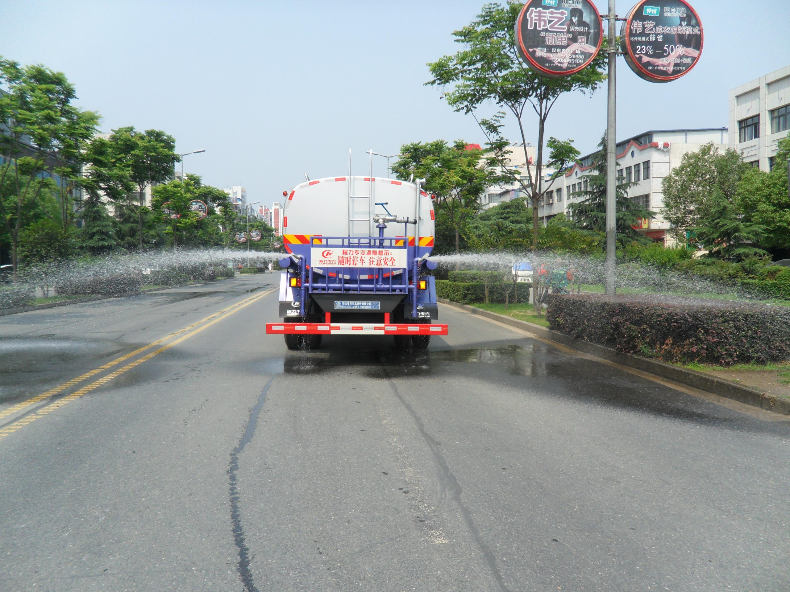 廠區(qū)12-15噸灑水車