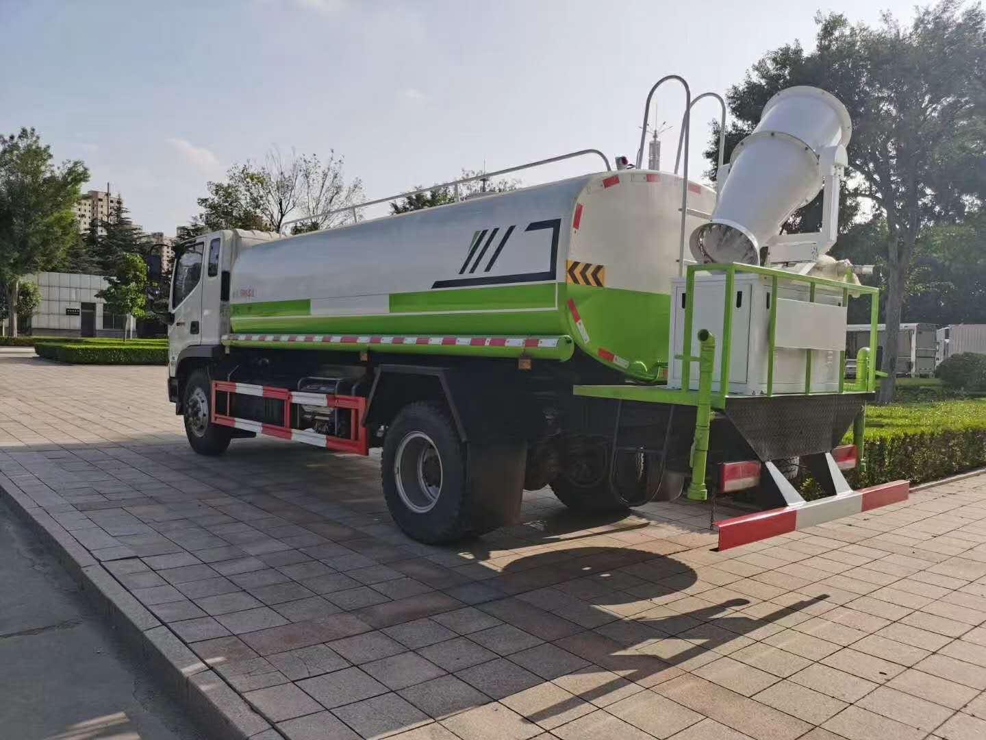 福田福瑞沃12噸灑水車(chē)