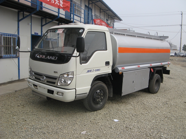 福田領(lǐng)航5噸油罐車