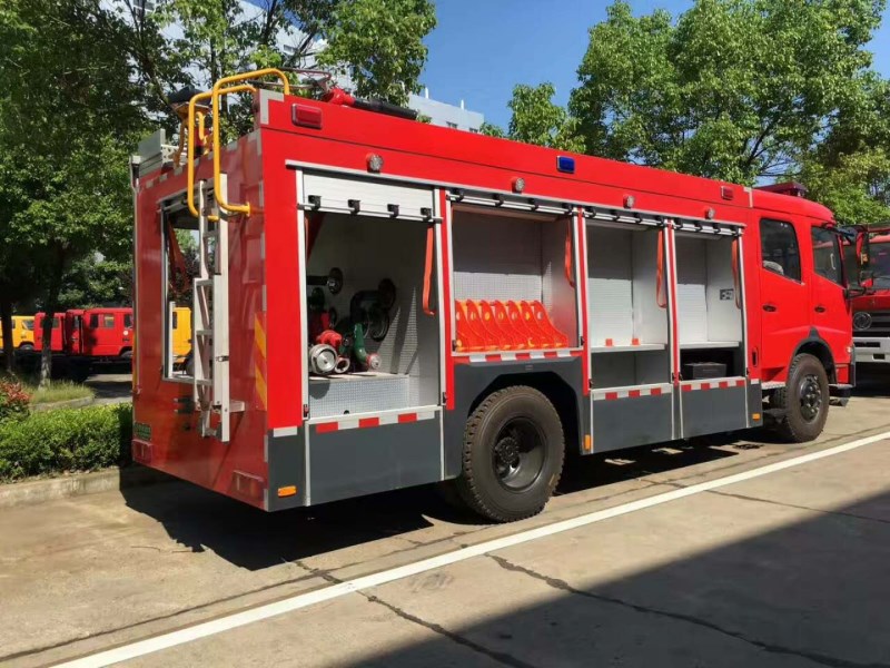 東風(fēng)天錦7噸水罐消防車