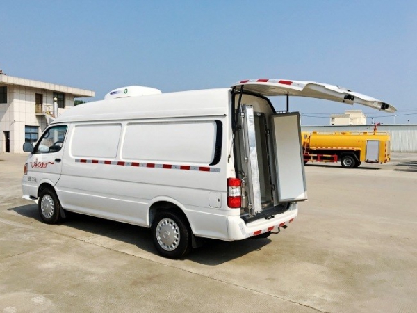 福田風(fēng)景面包冷藏車