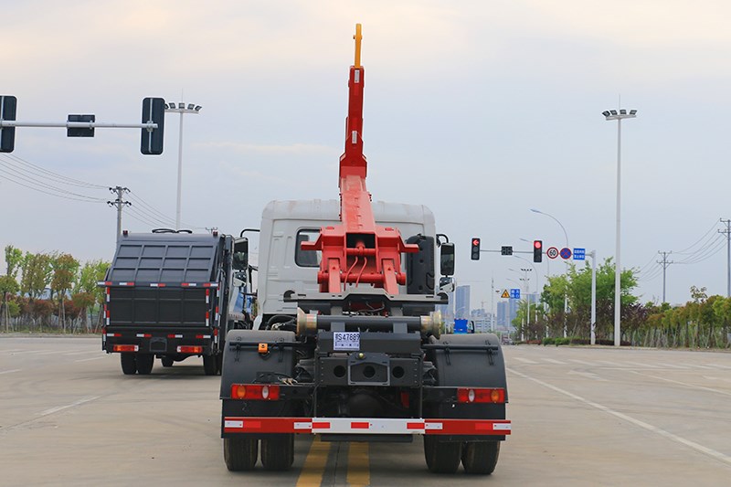 國(guó)六東風(fēng)天錦15噸套臂垃圾車