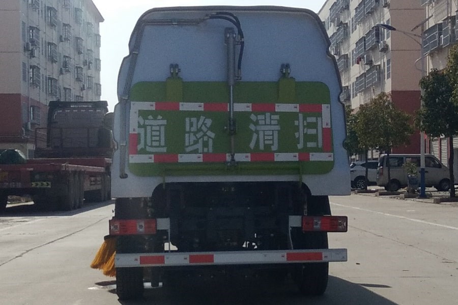 長(zhǎng)安2噸小型掃路車(chē)